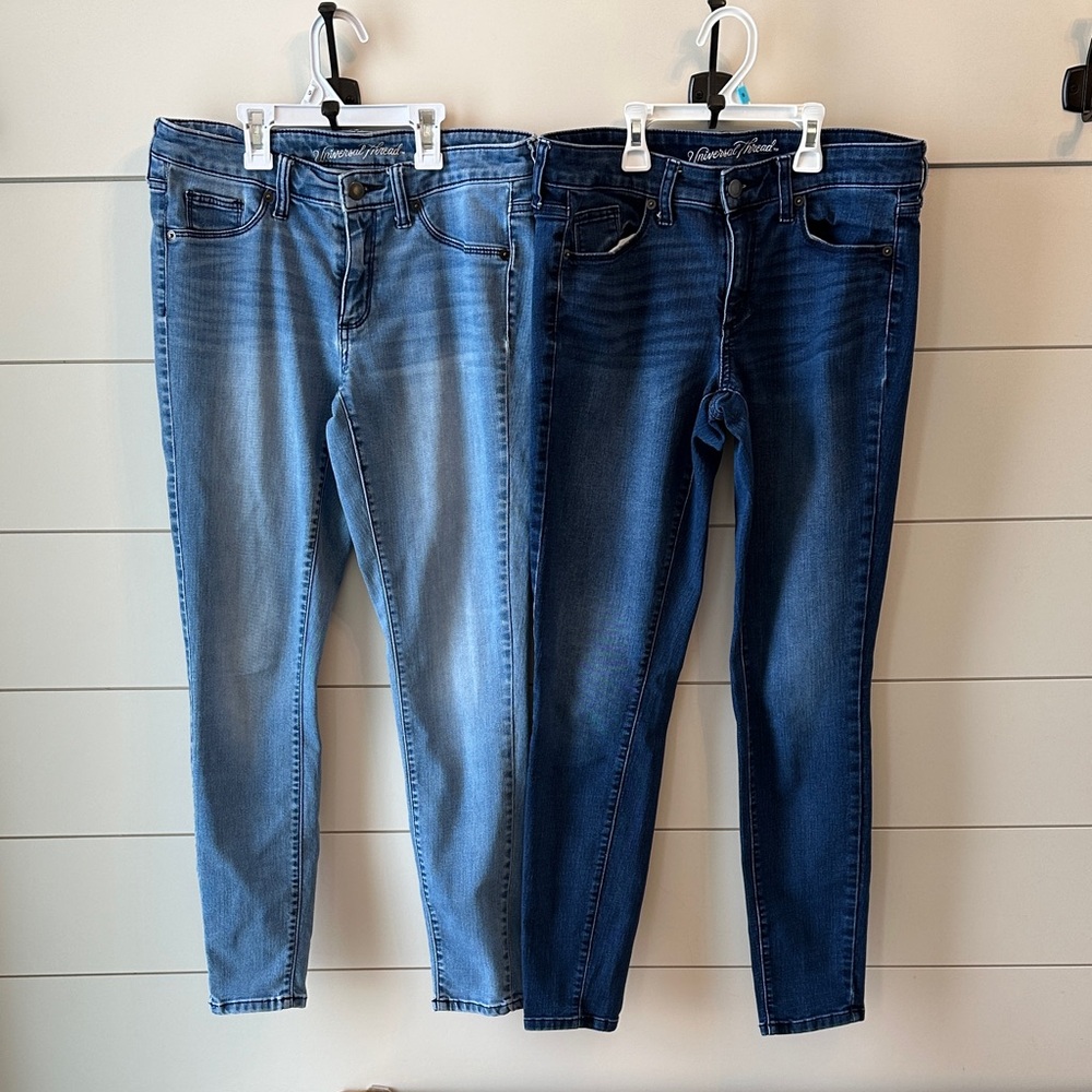 Universal Thread Women's Skinny Jeans in Light and Dark Blue size 6 regular